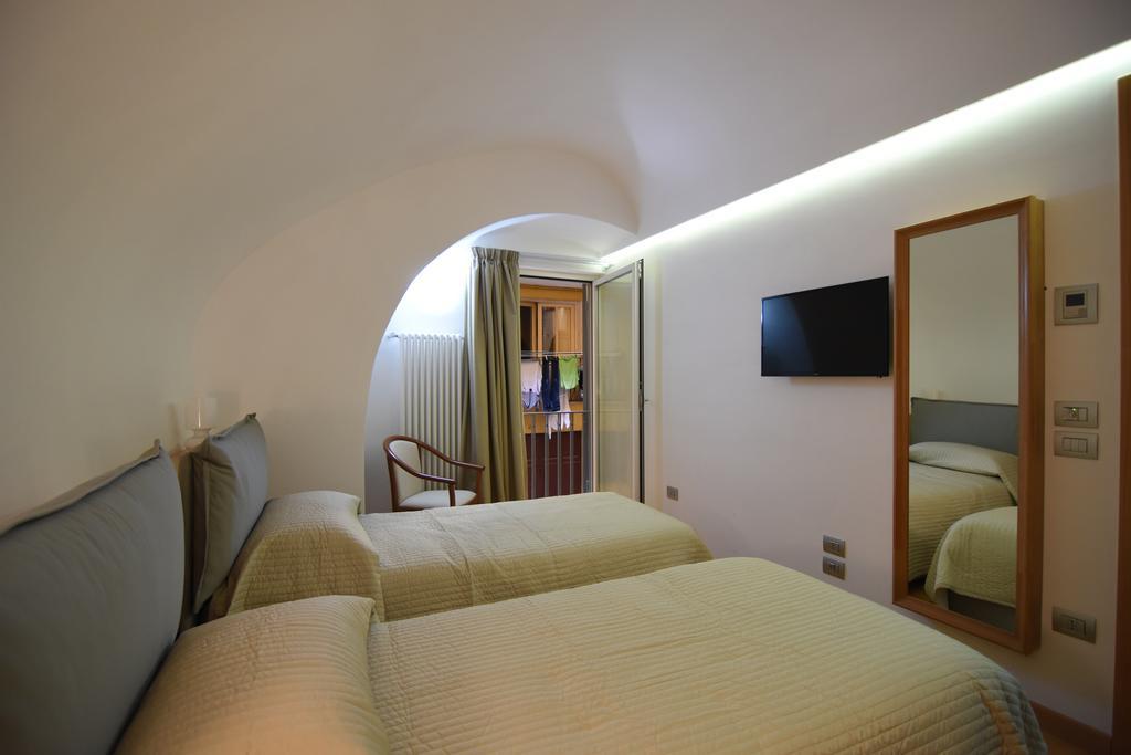 La Strada Parlata Hotell Neapel Exteriör bild