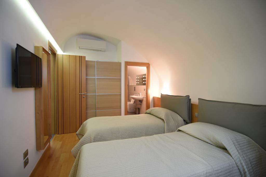 La Strada Parlata Hotell Neapel Exteriör bild