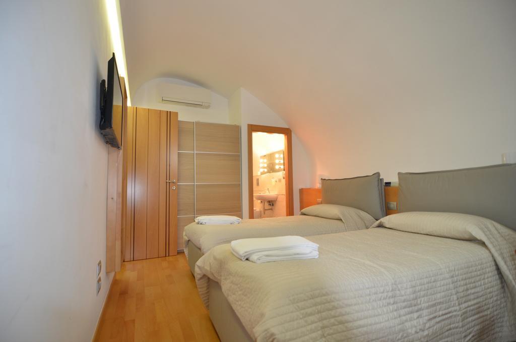La Strada Parlata Hotell Neapel Exteriör bild